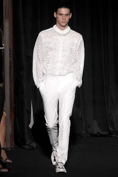 Look 9